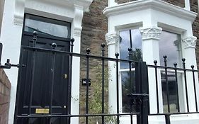 Large Newly Refurbished House Close To Harbour